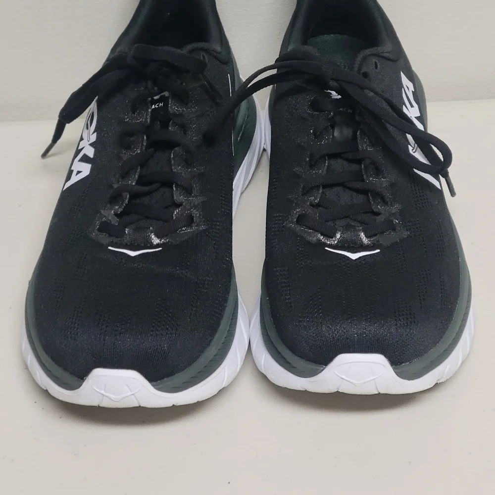 Hoka One One Mach 4 Men's Size 9.5D.